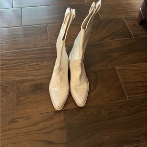 Forever 21 White Croc-Embossed Women's Boots